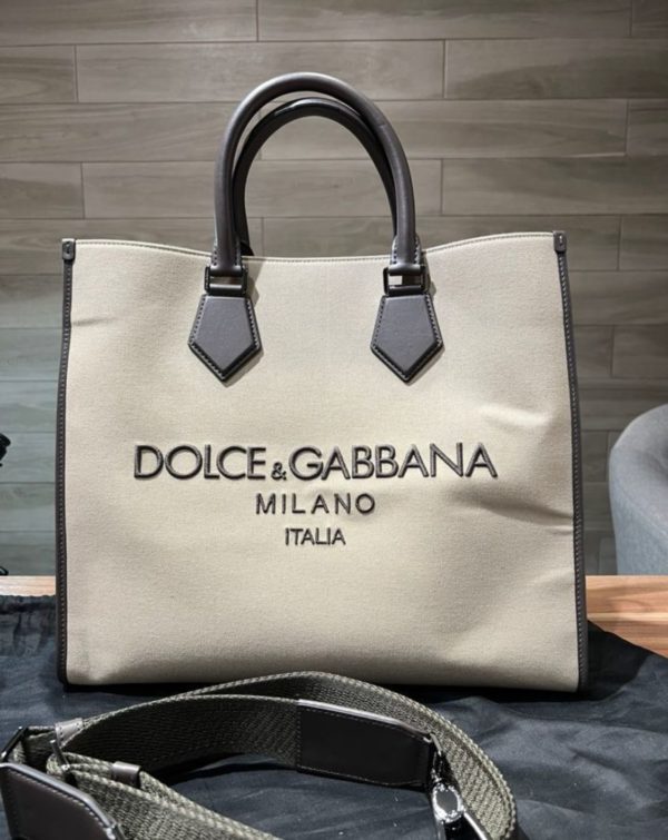 Новая Dolce&Gabbana, в пленках, в комплекте пыльник и плечевой ремень, унисекс, оригинал. Цена 86 т.р