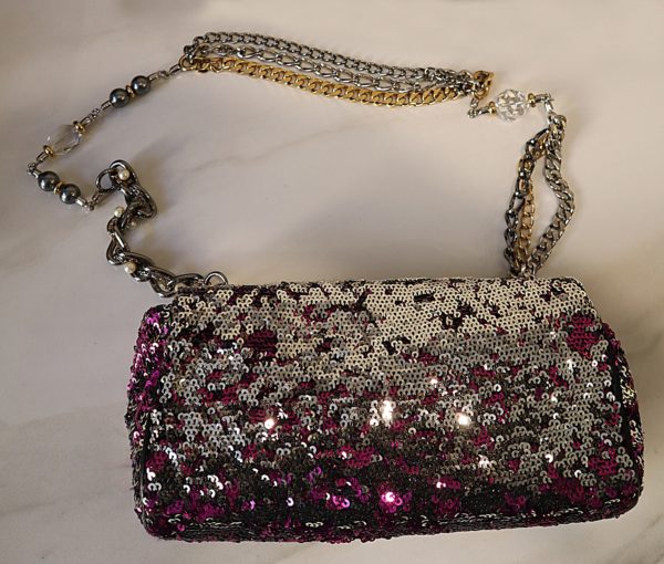 Сумочка Dolce &Gabbana, в идеальном состоянии, выгуливалась пару раз, оригинал, в комплекте пыльник, оригинал, размер 22/12, наша цена 38 т.р