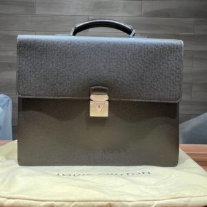 Новый кожаный портфель Louis Vuitton