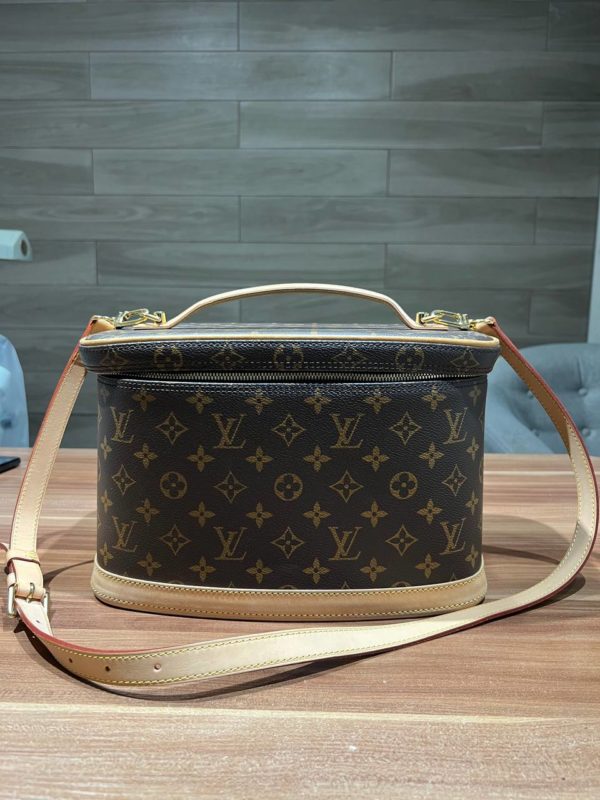 Новая сумка косметичка Louis Vuitton