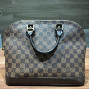 Сумка Louis Vuitton Alma в хорошем состоянии