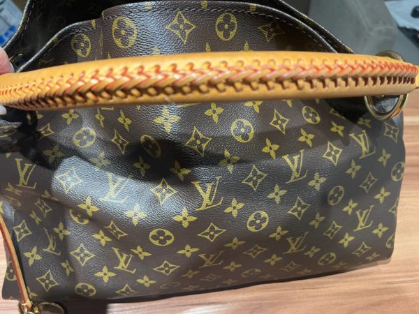 Продается сумка Louis Vuitton Artsy в очень хорошем состоянии