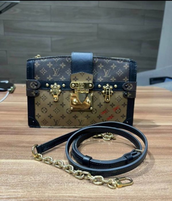 Клатч Louis Vuitton в отличном состоянии