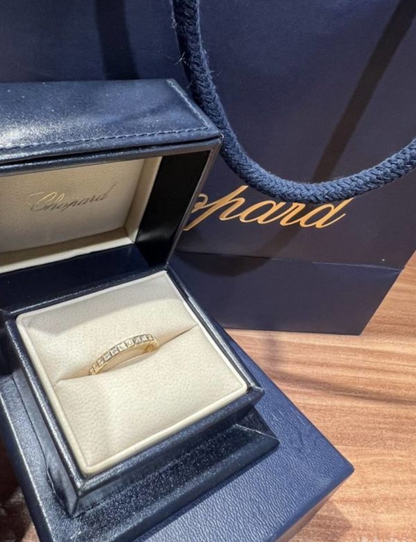 Продается новое золотое кольцо Chopard