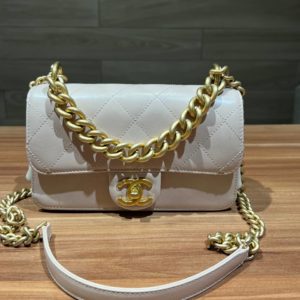 Очаровательная малышка Chanel В отличном состоянии