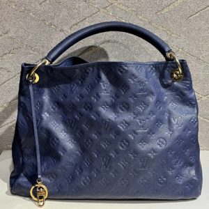 Продается сумка Louis Vuitton Artsy в отличном состоянии