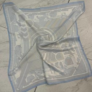 Шелковый платок Hermes в хорошем состоянии
