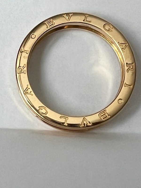 Золотое кольцо Bvlgari b zero в состоянии нового