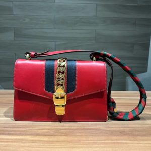 Сумка Gucci в очень хорошем состоянии