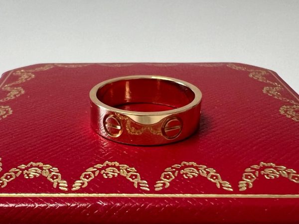 Новое золотое кольцо Cartier Love