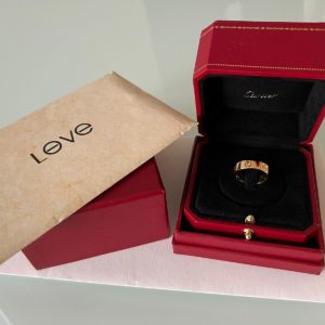 Продается новое золотое кольцо Cartier Love