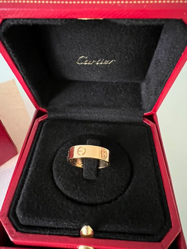 Продается новое золотое кольцо Cartier Love