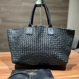 Сумка Bottega Veneta с клатчем в очень хорошем состоянии