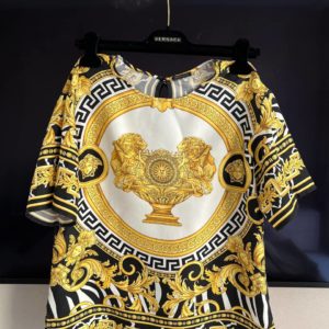 Продается шелковая блузка Versace в очень хорошем состоянии