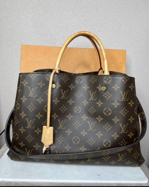 Сумка Louis Vuitton Montaigne в хорошем состоянии