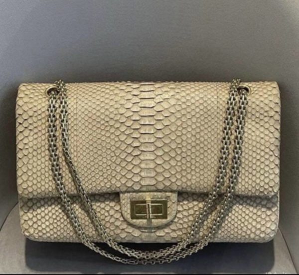 Сумка Chanel Double Flap из кожи питона в отличном состоянии