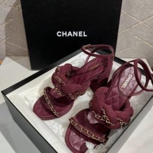 Замшевые босоножки Chanel в отличном состоянии