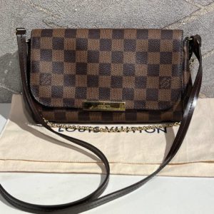 Продается клатч Louis Vuitton в очень хорошем состоянии