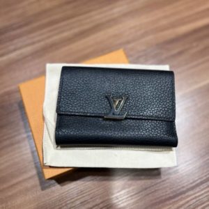 Продается кошелек Louis Vuitton Capucines