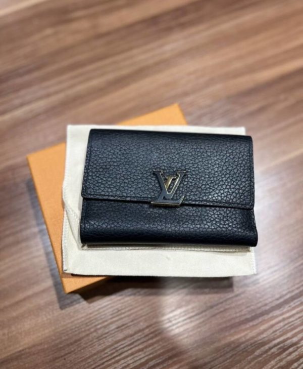 Продается кошелек Louis Vuitton Capucines