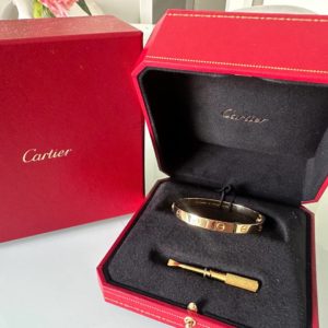 Продается золотой браслет Cartier Love в идеальном состоянии