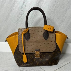 Продается сумка Louis Vuitton Majestuex ящерица и страус в идеальном состоянии,