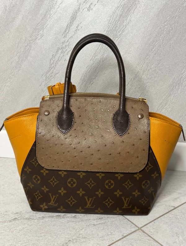 Продается сумка Louis Vuitton Majestuex ящерица и страус в идеальном состоянии,