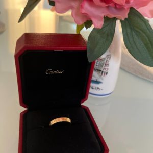 Продается золотое кольцо Cartier Love 750 пробы в отличном состоянии