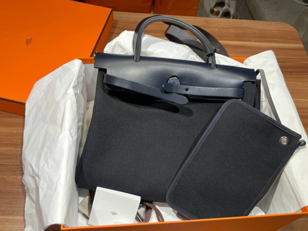 Продается сумка Hermes Herbag 31 в отличном состоянии