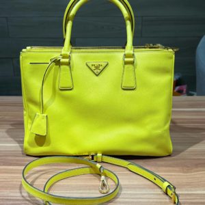 Сумка Prada в очень хорошем состоянии