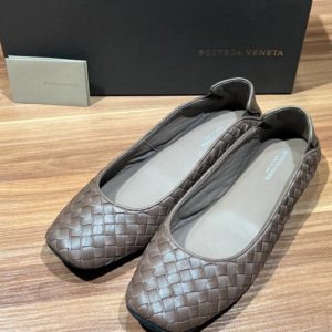 Новые тапочки Bottega Veneta