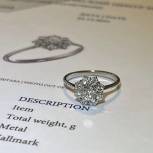 Новое золотое кольцо 750 пробы с бриллиантами