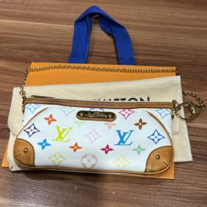 Продаeтся клатч Louis Vuitton Pochette Milla MM в отличном состоянии
