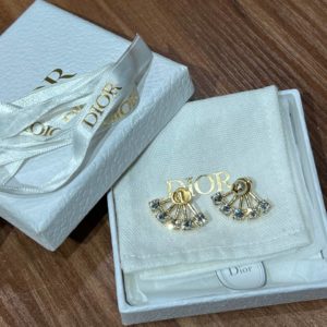 Новые сережки Christian Dior