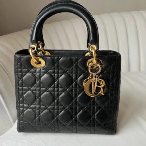 Продается сумка Christian Dior в хорошем состоянии