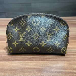 Косметичка Louis Vuitton в отличном состоянии