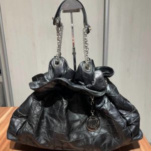 Продается сумка Christian Dior в очень хорошем состоянии