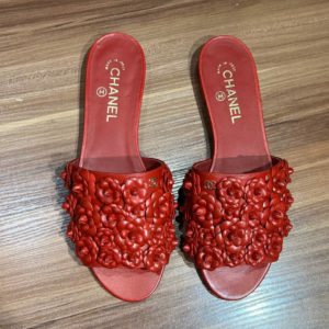 Новые шлепки Chanel