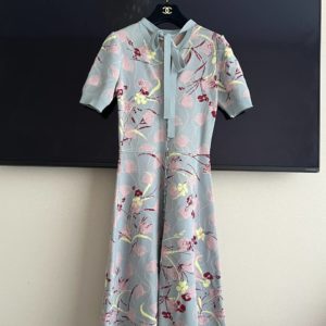 Стильное платье Valentino в состоянии нового