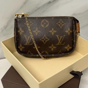 Продается клатч Louis Vuitton Pochette mini в отличном состоянии