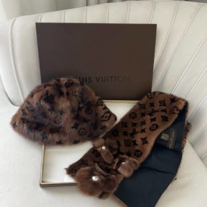 Продается новый комплект , шляпка (размер L) и шарф Louis Vuitton из норки