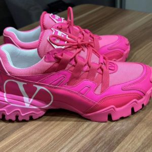 Новые кроссовки Valentino