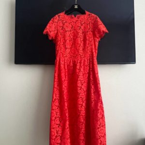 Продается кружевное платье Valentino в отличном состоянии