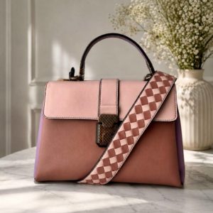Новая сумка Bottega Veneta Piazza mini. данная модель изготовлена из ультрамягкой кожи наппа с легким матовым блеском