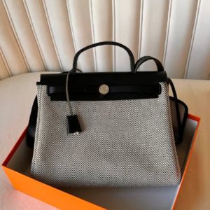 Продается сумка Hermes Herbag 31 в идеальном состоянии