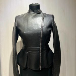 Кожаная куртка Gucci в отличном состоянии