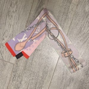Продается шелковая лента Louis Vuitton в хорошем состоянии